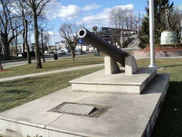 HACKENSACK SOLDIER AND SAILOR MEMORIAL CANNON