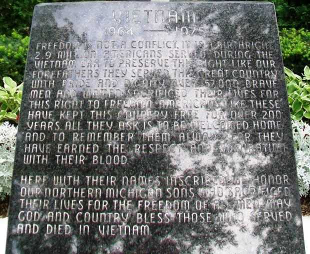 VIETNAM VETERANS OF NORTHERN MICHIGAN MEMORIAL DEDICATION STONE