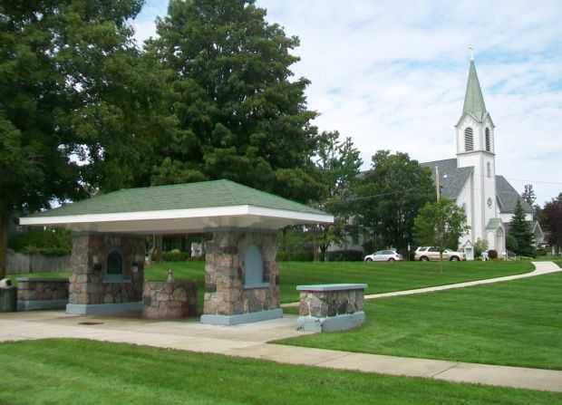HARBOR SPRINGS WORLD WARS MEMORIAL PAVILION