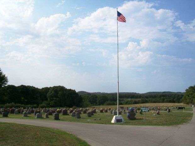 MANSFIELD CEMETERY FLAG POLE MEMORIAL