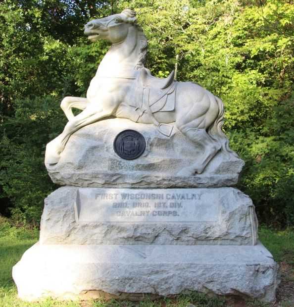 FIRST WISCON CAVALRY WAR MEMORIAL FRONT