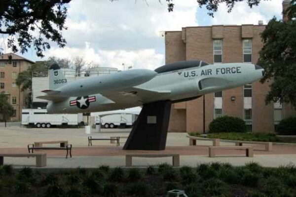 IN MEMORY OF THE LSU STUDENTS WAR MEMORIAL AIRCRAFT