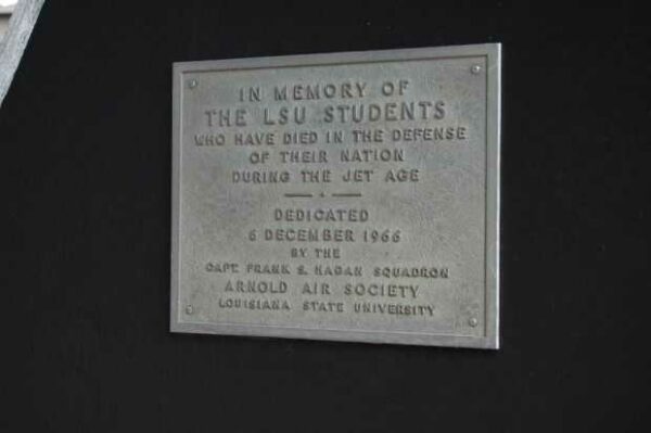 IN MEMORY OF THE LSU STUDENTS WAR MEMORIAL AIRCRAFT PLAQUE