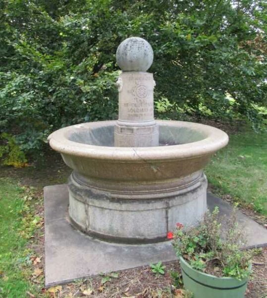 REVOLUTIONARY SOLDIERS OF ORFORD PARISH MEMORIAL FOUNTAIN