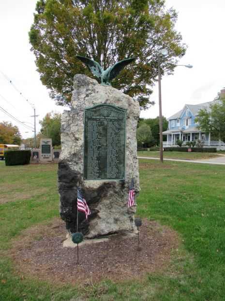 COLCHESTER WORLD WAR MEMORIAL
