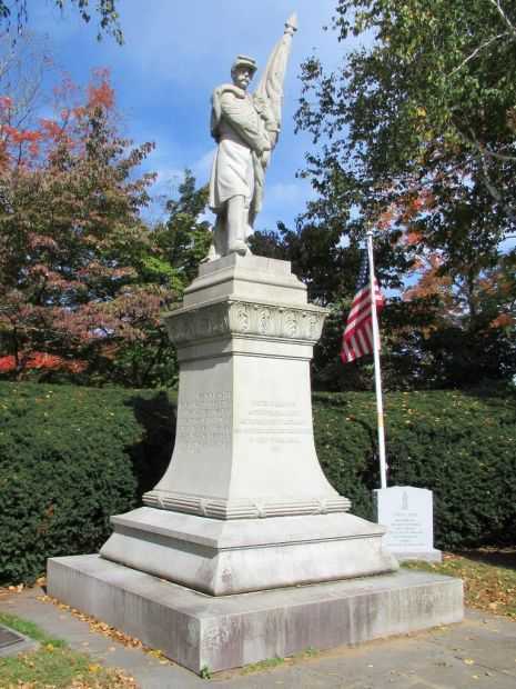 GLASTONBURY SOLDIERS MEMORIAL