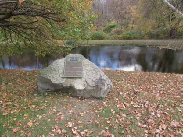 LET THIS TABLET HONOR THEM MEMORIAL