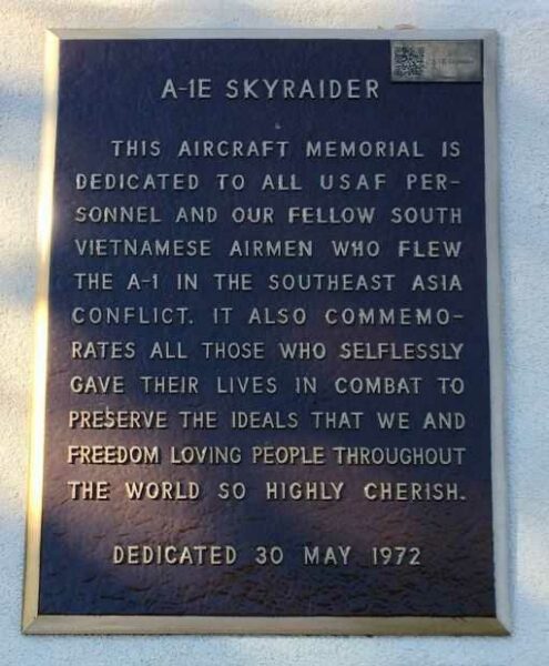 A-1E SKYRAIDER MEMORIAL AIRCRAFT PLAQUE A