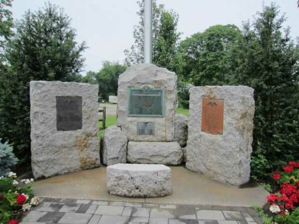 MATTITUCK WAR MEMORIAL CLOSE UP