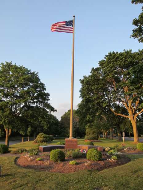 SOUTHOLD-PECONIC WAR MEMORIAL FLAGPOLE