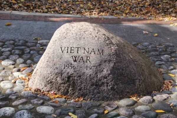 WISCONSIN VETERANS MEMORIAL RIVERWALK ROCK H