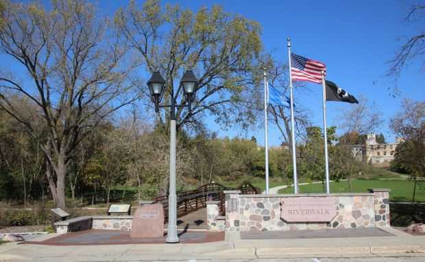 WISCONSIN VETERANS MEMORIAL RIVERWALK ENTRANCE