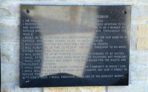 CREED OF THE U.S. COAST GUARDSMAN MEMORIAL PLAQUE