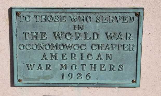 OCONOMOWOC AMERICAN WAR MOTHERS WORLD WAR MEMORIAL PLAQUE