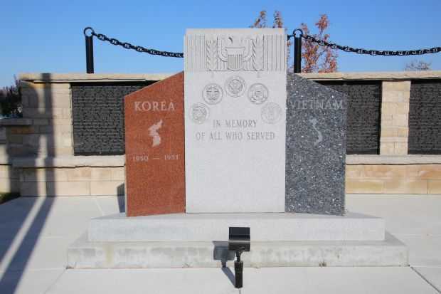 OCONOMOWOC KOREAN WAR AND VIETNAM WAR MEMORIAL