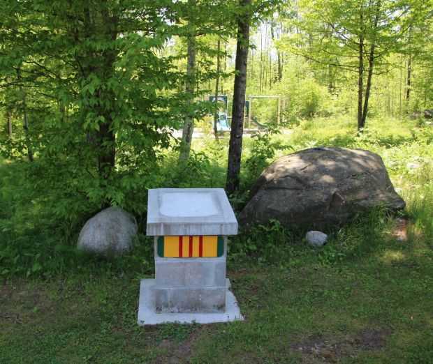PARK FALLS VIETNAM VETERANS COMMEMORATIVE TRAIL 1971 MEMORIAL