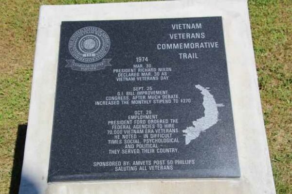 FIFIELD VIETNAM VETERANS COMMEMORATIVE TRAIL 1974 MEMORIAL PLAQUE