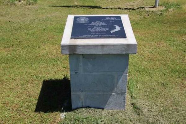 FIFIELD VIETNAM VETERANS COMMEMORATIVE TRAIL 1975 MEMORIAL
