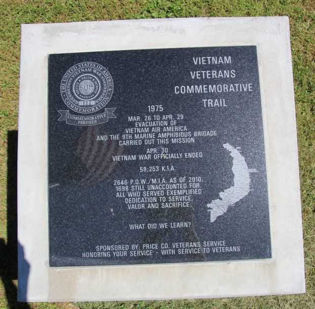 FIFIELD VIETNAM VETERANS COMMEMORATIVE TRAIL 1975 MEMORIAL PLAQUE