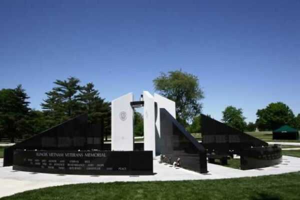 ILLINOIS VIETNAM VETERANS MEMORIAL
