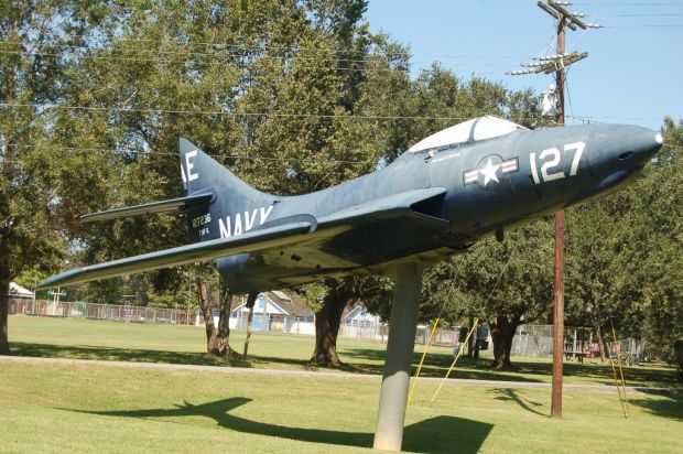 NEW IBERIA KOREAN WAR NAVY JET MEMORIAL AIRCRAFT