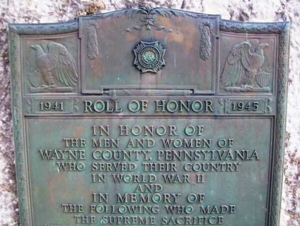 WAYNE COUNTY, PENNSYLVANIA WORLD WAR II MEMORIAL PLAQUE A