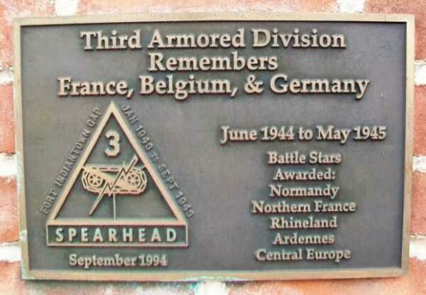 THIRD ARMORED DIVISION REMEMBERS MEMORIAL PLAQUE