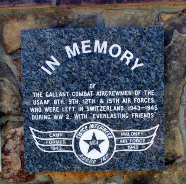 IN MEMORY OF COMBAT AIR CREWMEN WAR MEMORIAL PLAQUE