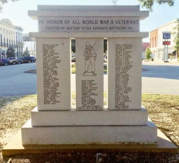 IN HONOR OF ALL WORLD WAR II VETERANS MEMORIAL FRONT