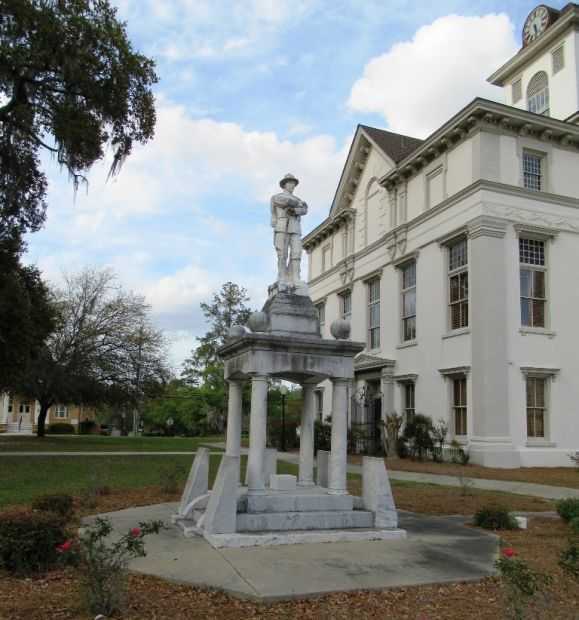 QUITMAN WORLD WAR I AND WORLD WAR II MEMORIAL