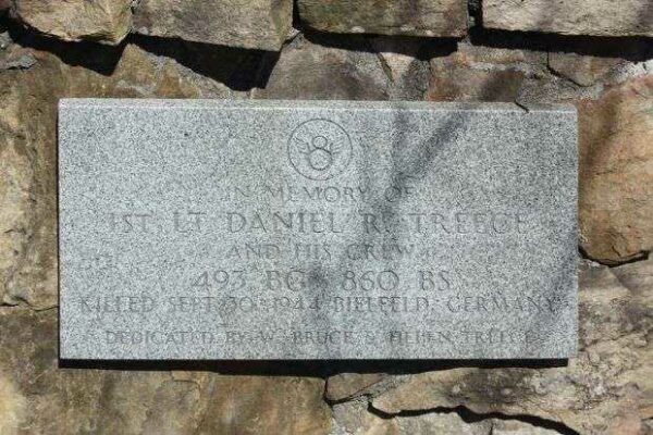IN MEMORY OF 1ST LT. DANIEL R. TREECE AND HIS CREW WAR MEMORIAL PLAQUE