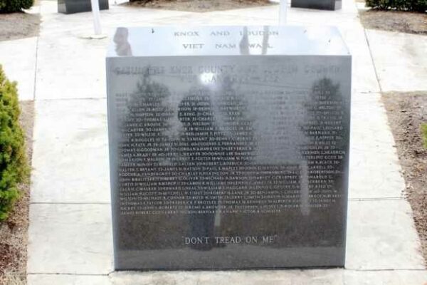 KNOX AND LOUDON VIET NAM WALL MEMORIAL