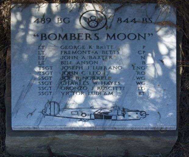 “BOMBERS MOON” B-24 WAR MEMORIAL PLAQUE