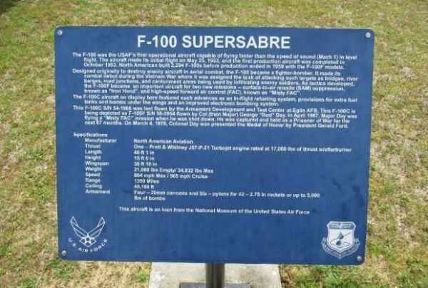 F-100 SUPERSABRE AIRCRAFT MEMORIAL PLAQUE