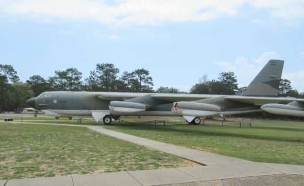 B-52 STRATOFORTRESS AIRCRAFT MEMORIAL
