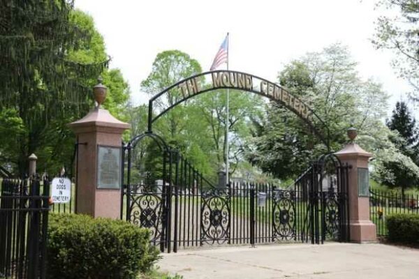 MEMORIAL GATE TO REVOLUTIONARY SOLDIERS BURIED IN MARIETTA