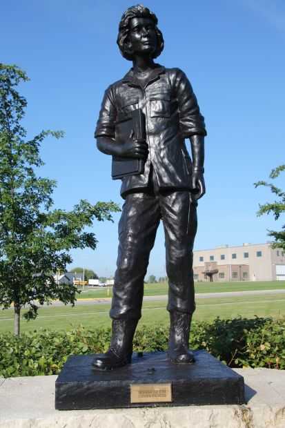 CHILTON VETERANS MEMORIAL STATUE D