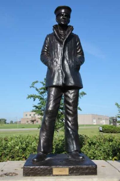 CHILTON VETERANS MEMORIAL STATUE E