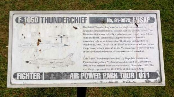 F-105D THUNDERSCHIEF USAF FIGHTER MEMORIAL AIRCRAFT PLAQUE