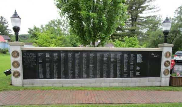TOWN OF CCOLOLDEN VETERANS MEMORIAL WALL