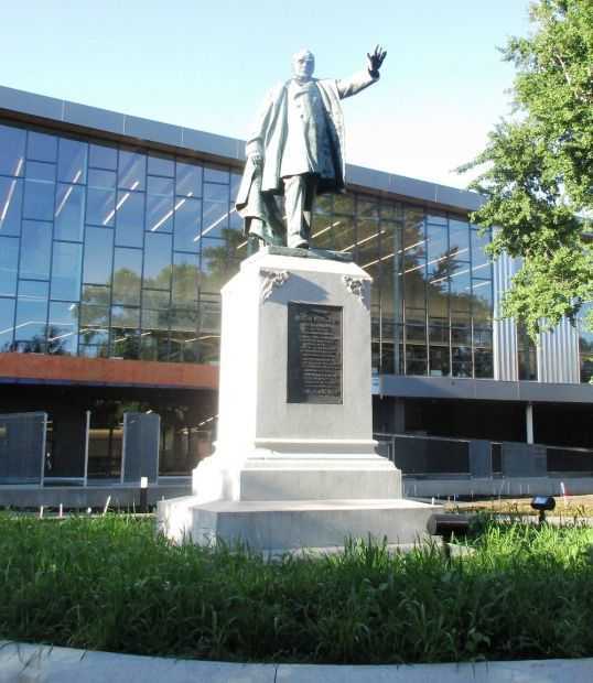 TO THE MEMORY OF WILLIAM MCKINLEY MEMORIAL