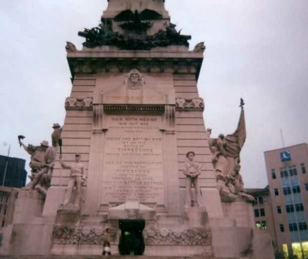INDIANAPOLIS SOLDIERS’ AND SAILORS’ MONUMENT FRONT