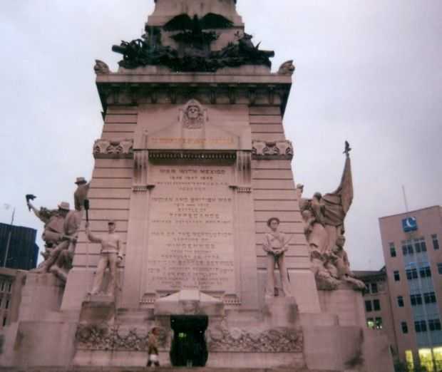 INDIANAPOLIS SOLDIERS’ AND SAILORS’ MONUMENT FRONT
