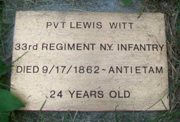 PVT LEWIS WITT WAR MEMORIAL CENOTAPH