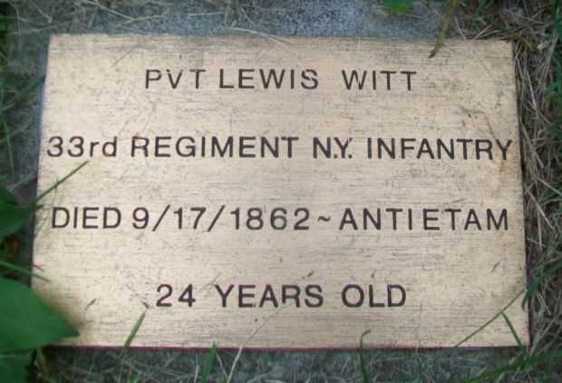 PVT LEWIS WITT WAR MEMORIAL CENOTAPH