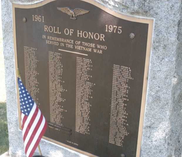 HAMPTON VIETNAM WAR ROLL OF HONOR MEMORIAL PLAQUE