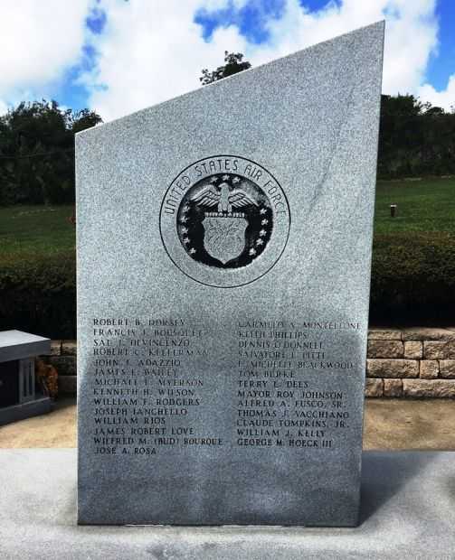 DAYTONA MEMORIAL PARK VETERANS MEMORIAL STONE D