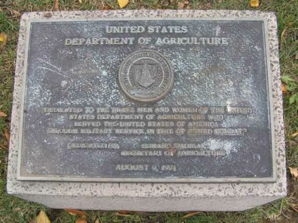 USDA VETERANS MEMORIAL TREE PLAQUE
