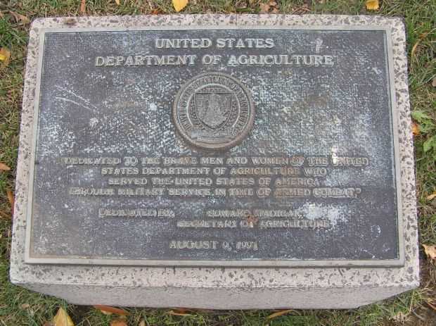 USDA VETERANS MEMORIAL TREE PLAQUE