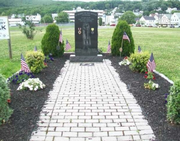 PLYMOUTH VIETNAM VETERANS MEMORIAL FULL FRONTAL